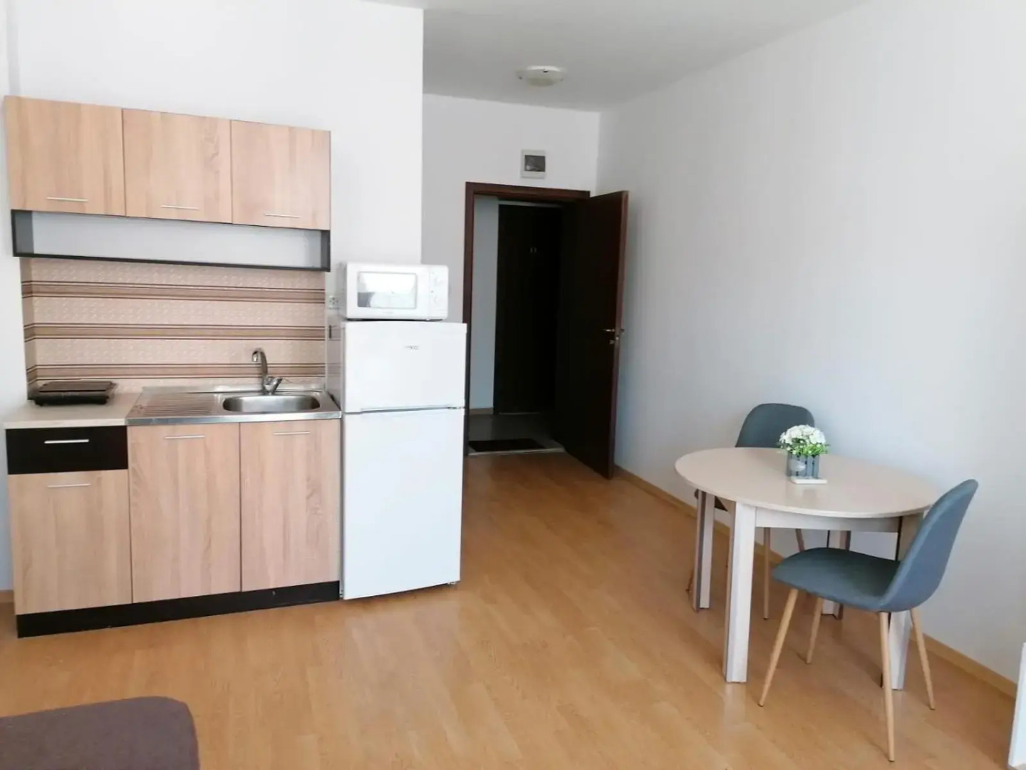 Sunny Day 6 Apartment