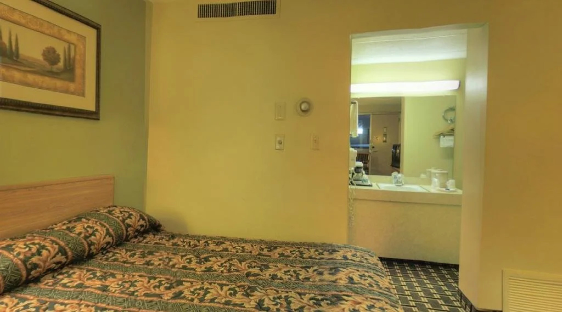 Highland Hotel And Convention Center