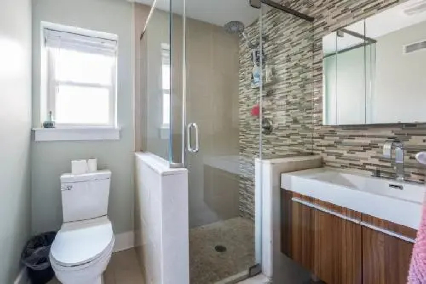 Gorgeous! Parking! Park Front!