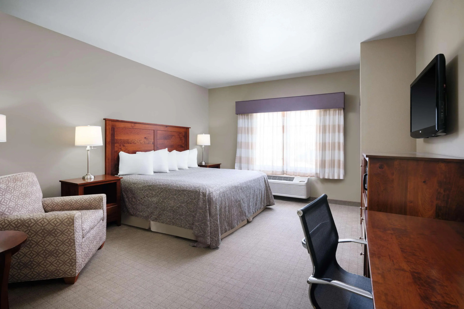 Green Mill Village Hotel & Suites, BW Signature Collection