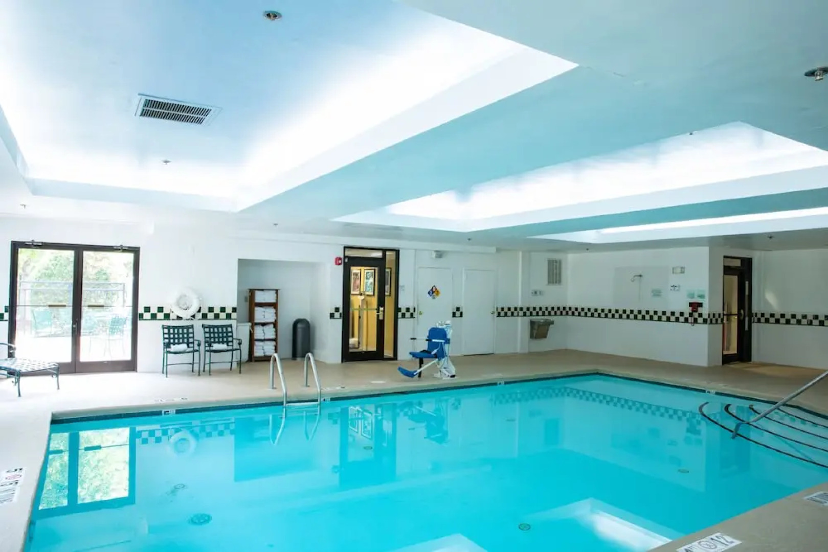 Holiday Inn Hotel & Suites Raleigh-Cary I-40 @Walnut St