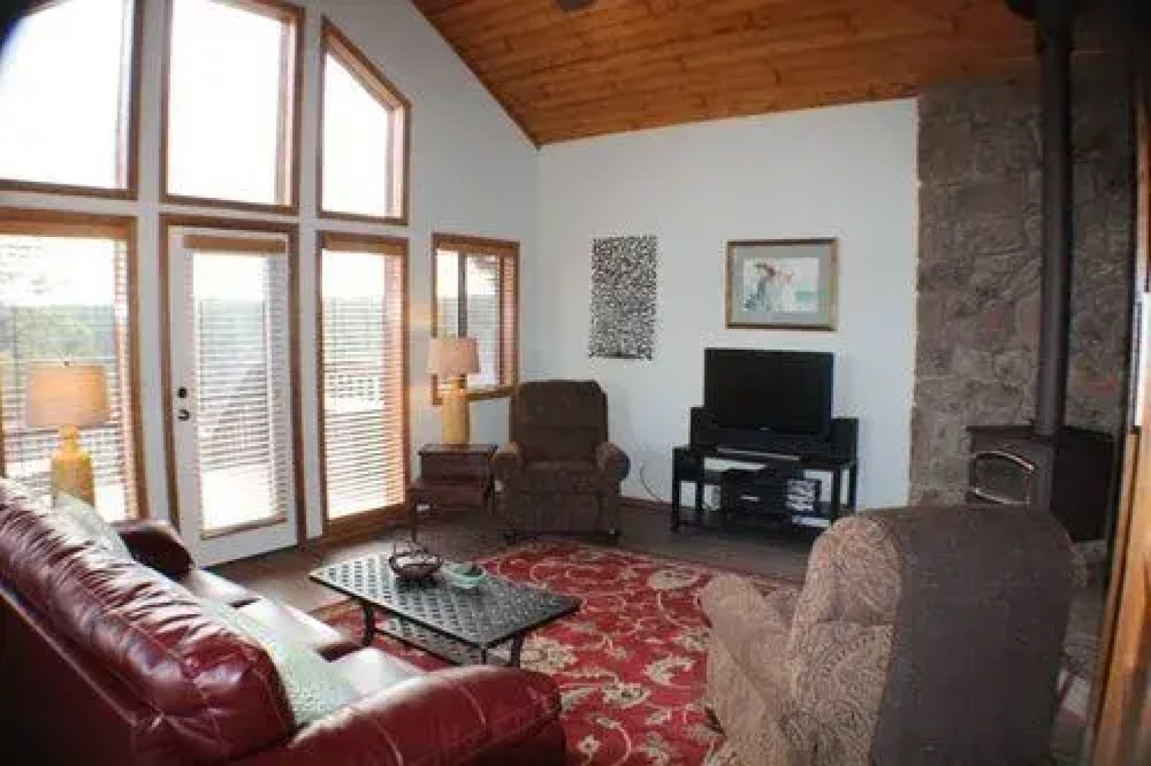 Pine Vista 3 Br Home by RedAwning