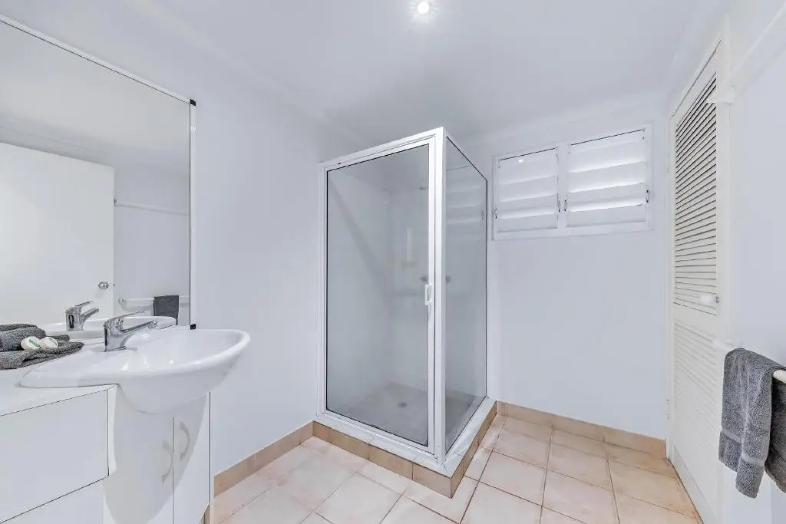 Tropical Mango WiFi Pool