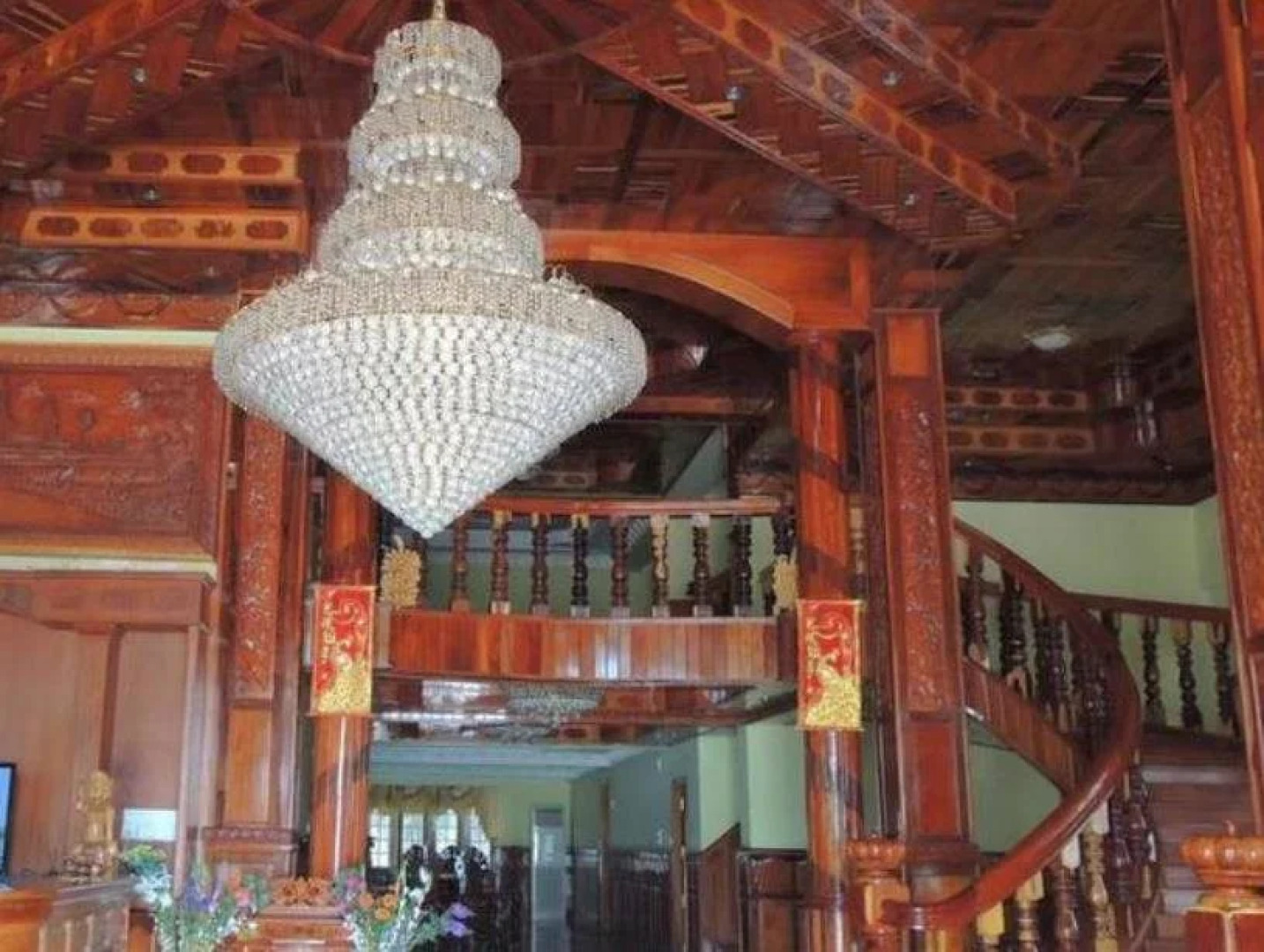 Luck Life World Hotel