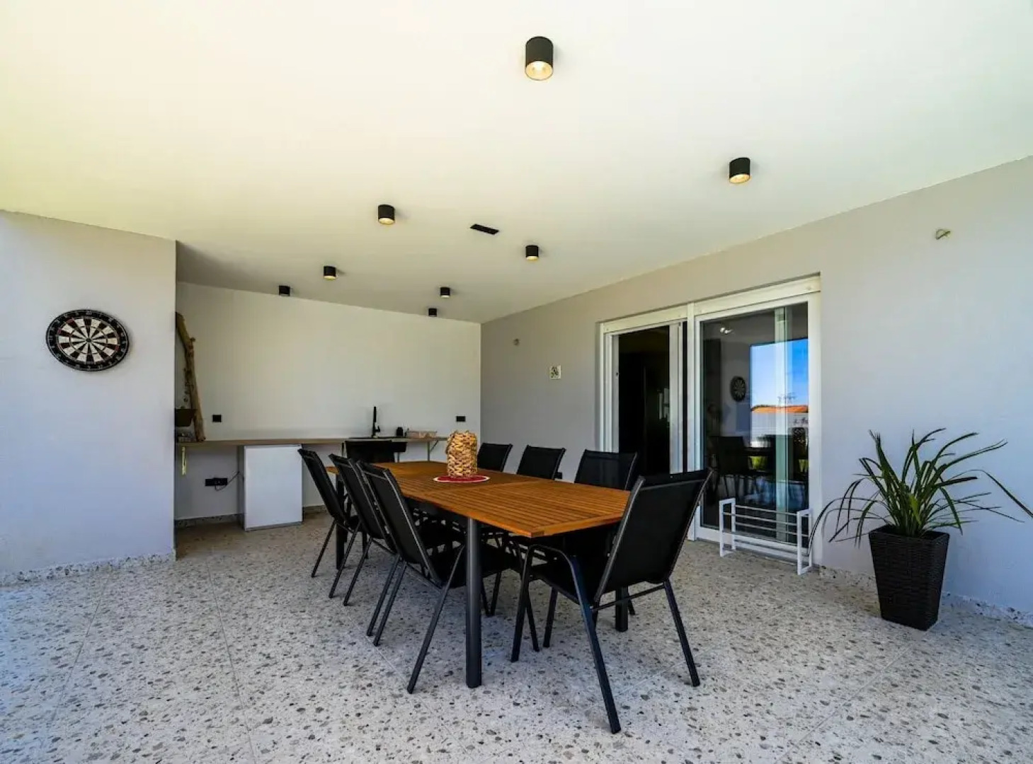 Matohanci Dazzling Villa With Pool