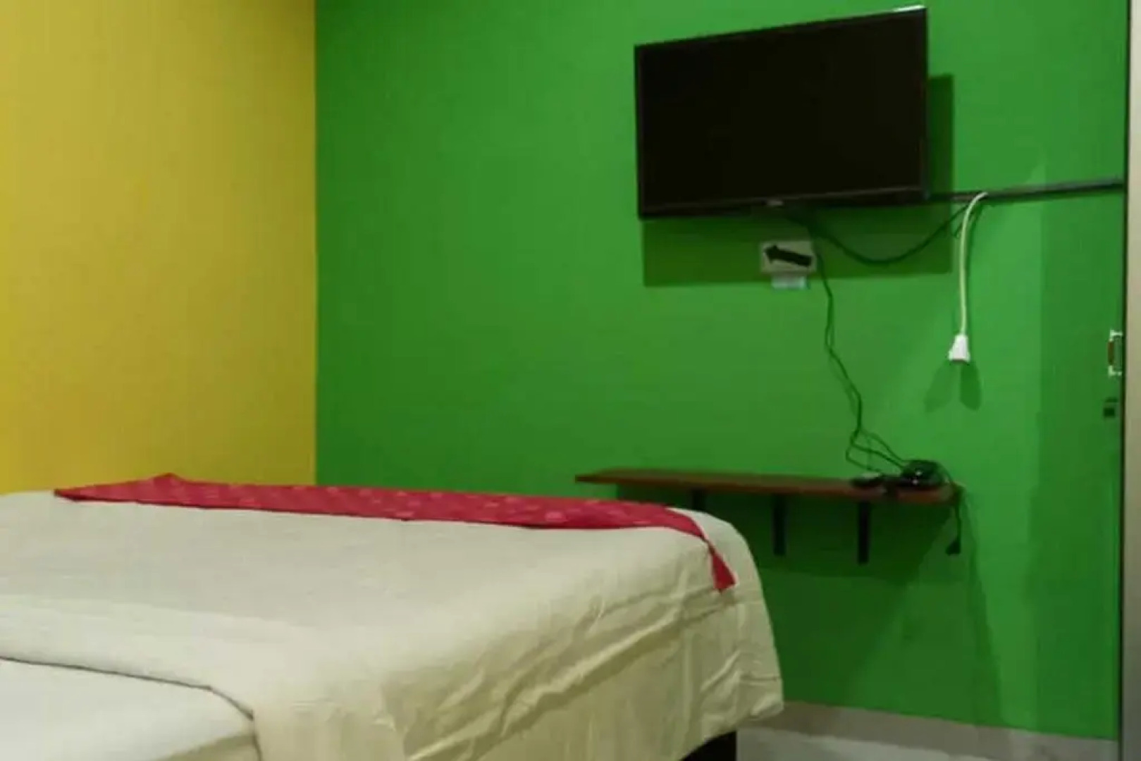 RedDoorz near Bandara Adi Soemarmo Solo