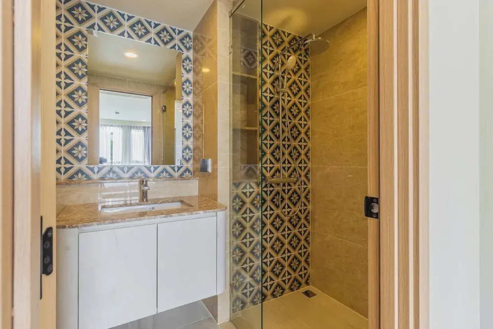 1BR Prime Spot Pool&Gym Near Beach C231