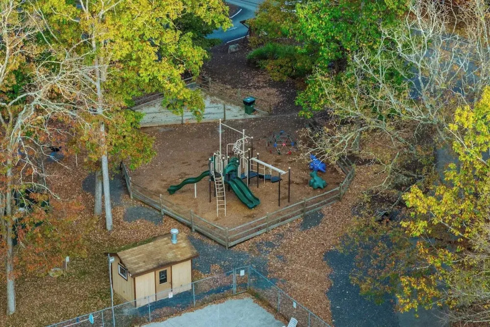 Stylish Renovated Home Open Layout, Coffee Bar + Near Hiking & Waterfalls