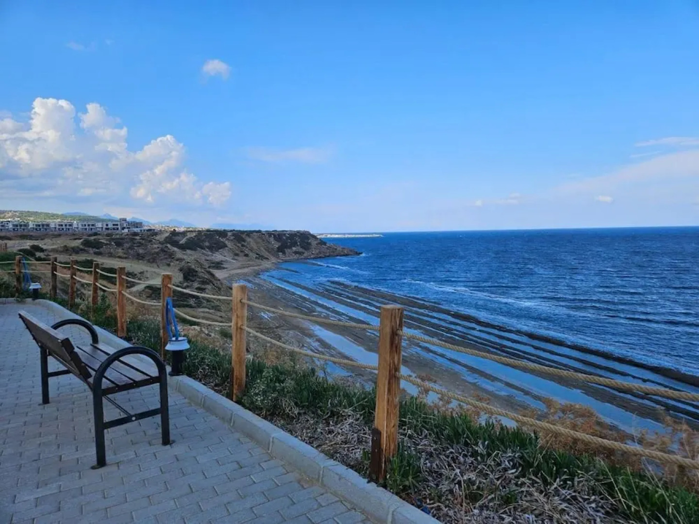 Serene Three-bedroom Retreat in Unforgettable Setting