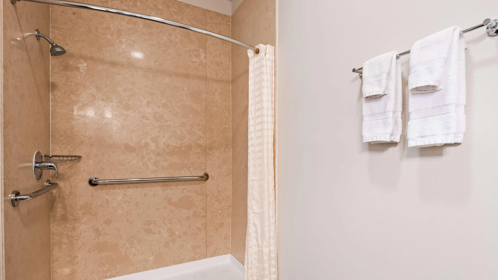 Best Western Plus The Four Corners Inn