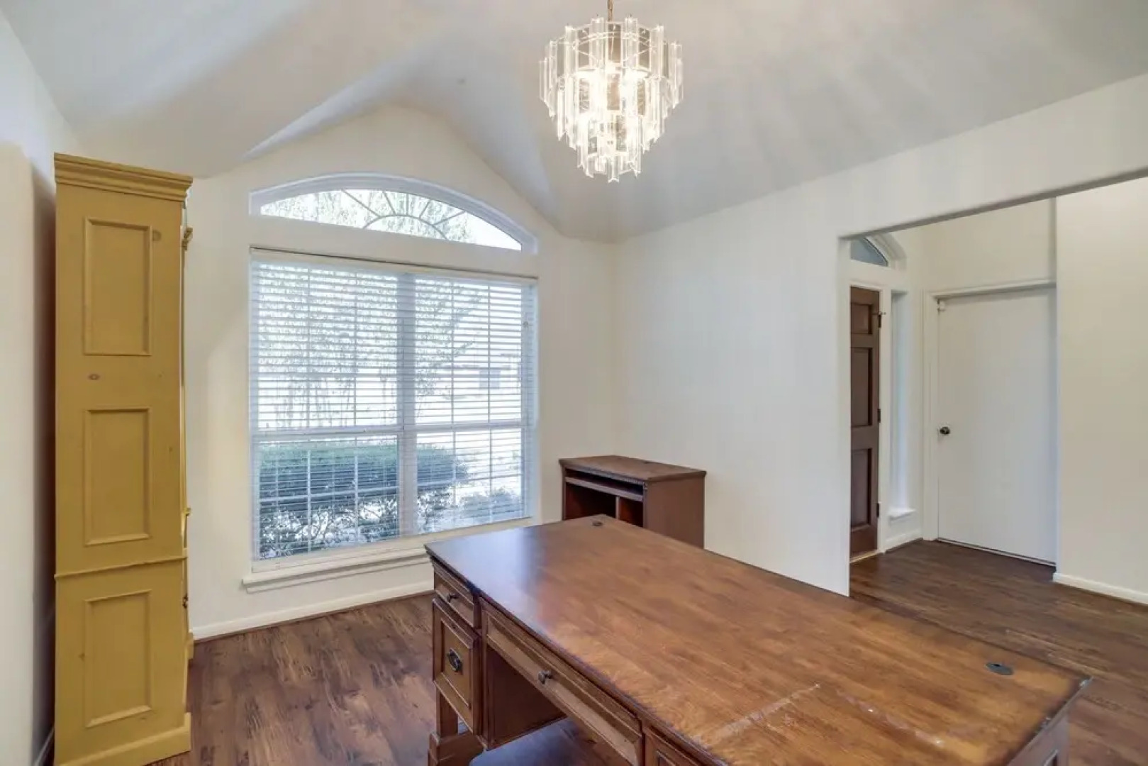 Pet-friendly Spring Home - 4 Mi to Six Flags!