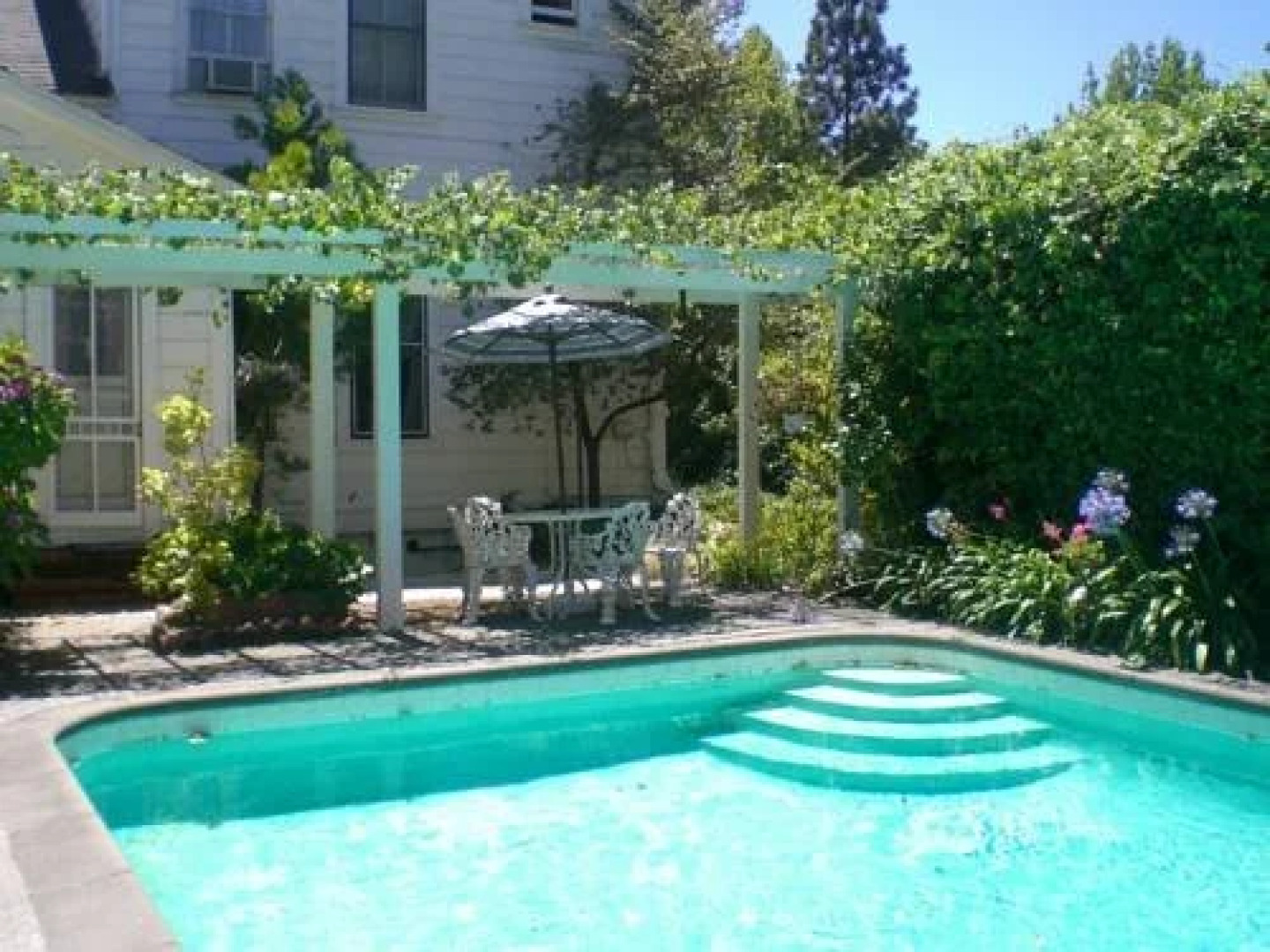 A Victorian Garden Inn