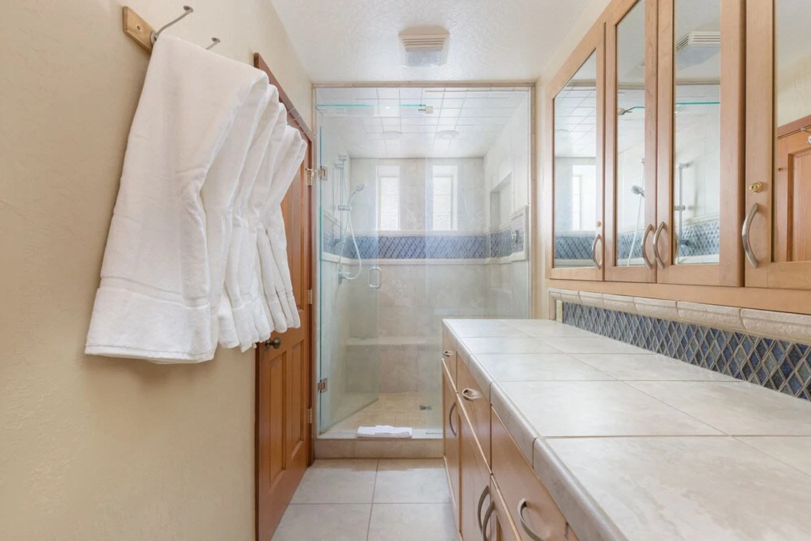 Redwood by AvantStay | Secluded Cabin | 2 Large Decks w/ Views & Spa