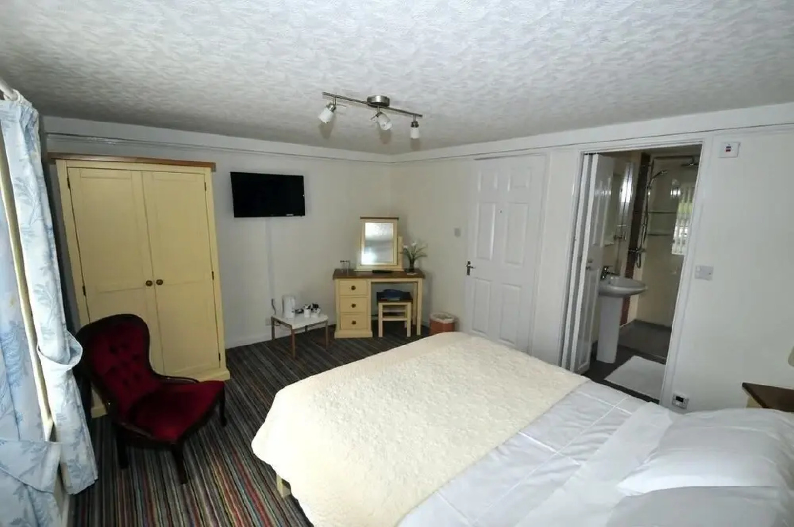 Treviglos Lodge Bed  Breakfast