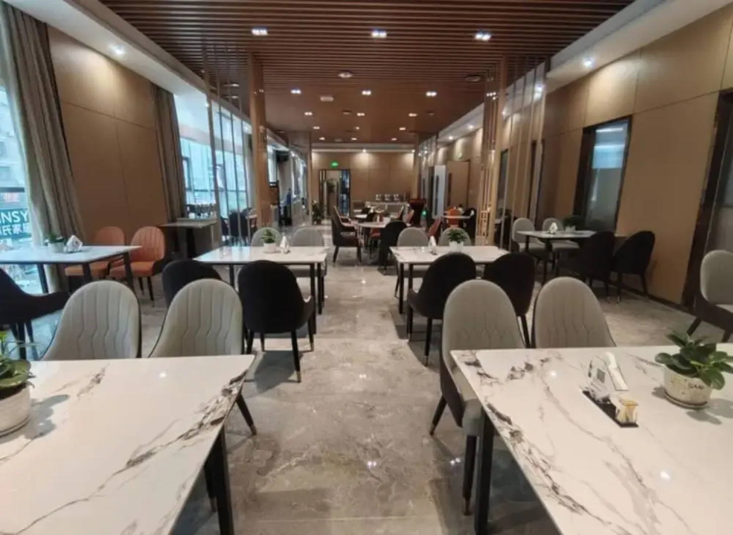 Wanzai Yijia La Maison Hotel