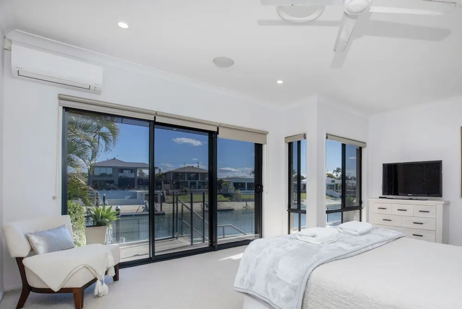 Maureen Waterfront Beach House