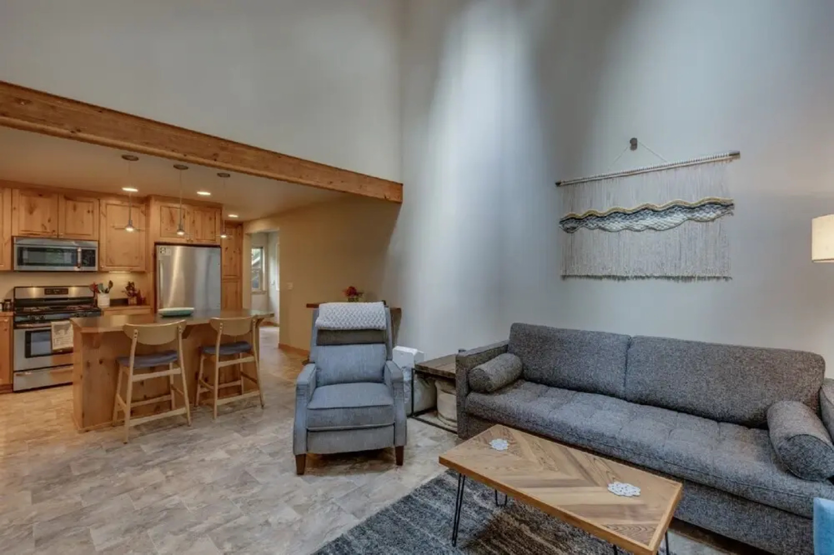 52GS - Hot Tub - WiFi - Pets Ok - Wood Stove - Sleeps 6