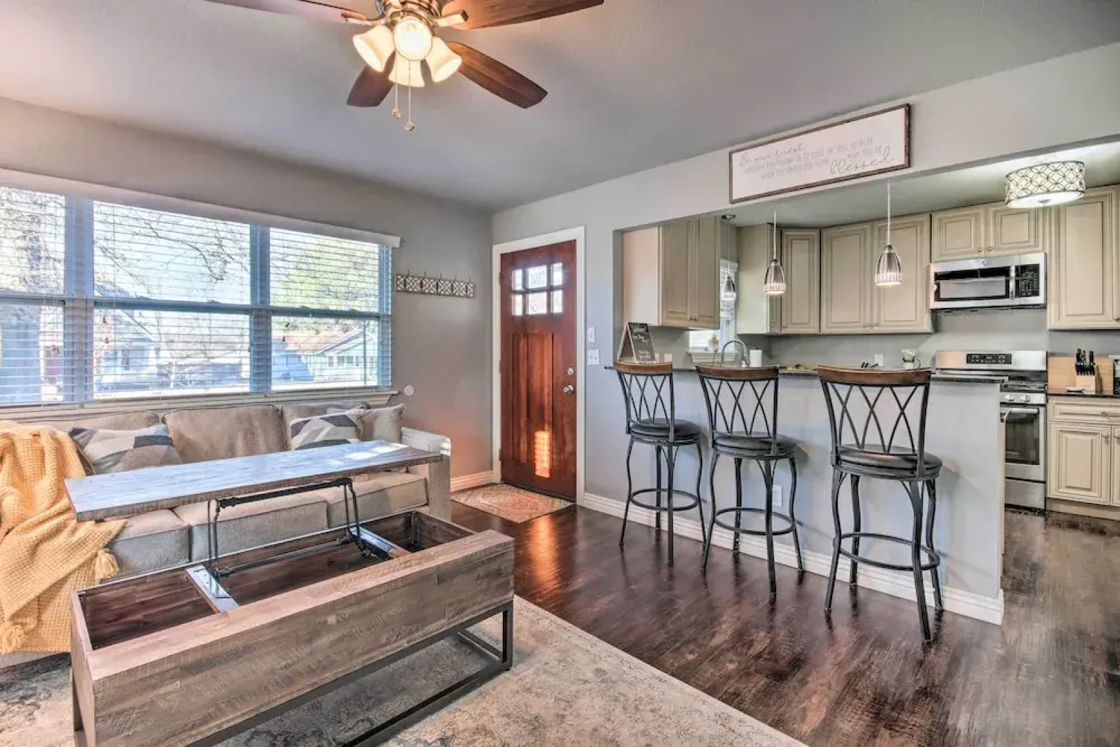 Cozy Duplex, Walk to Bentonville City Square!