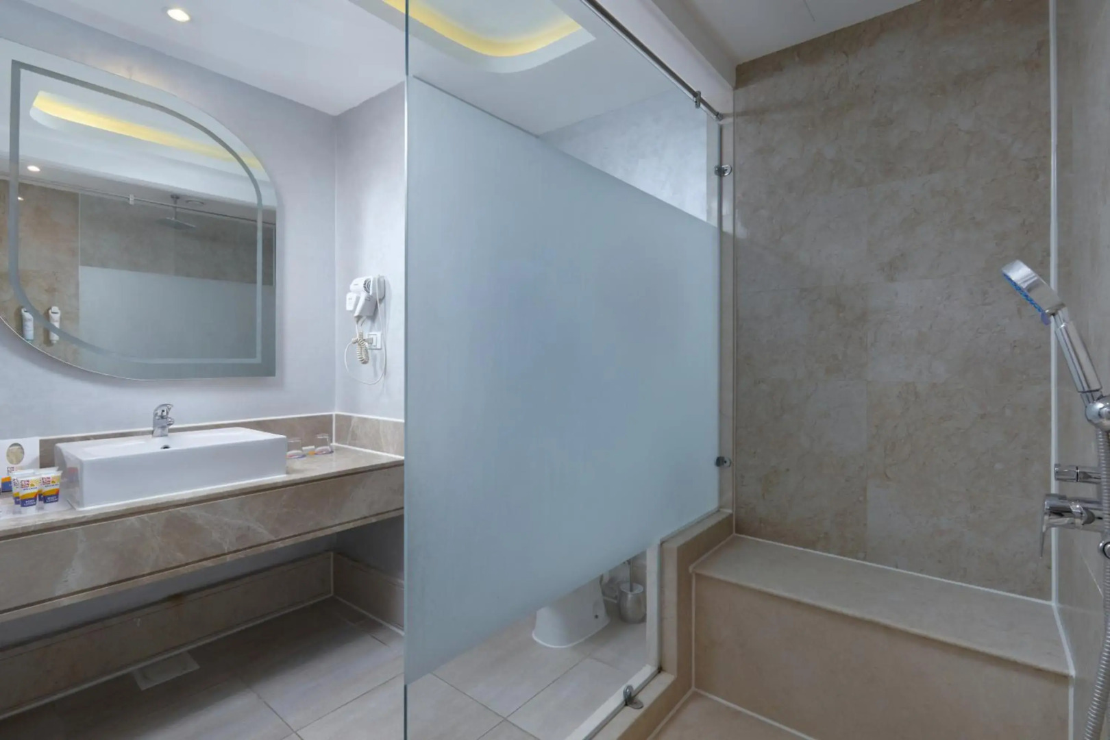 Курортный отель Bellagio Beach Resort