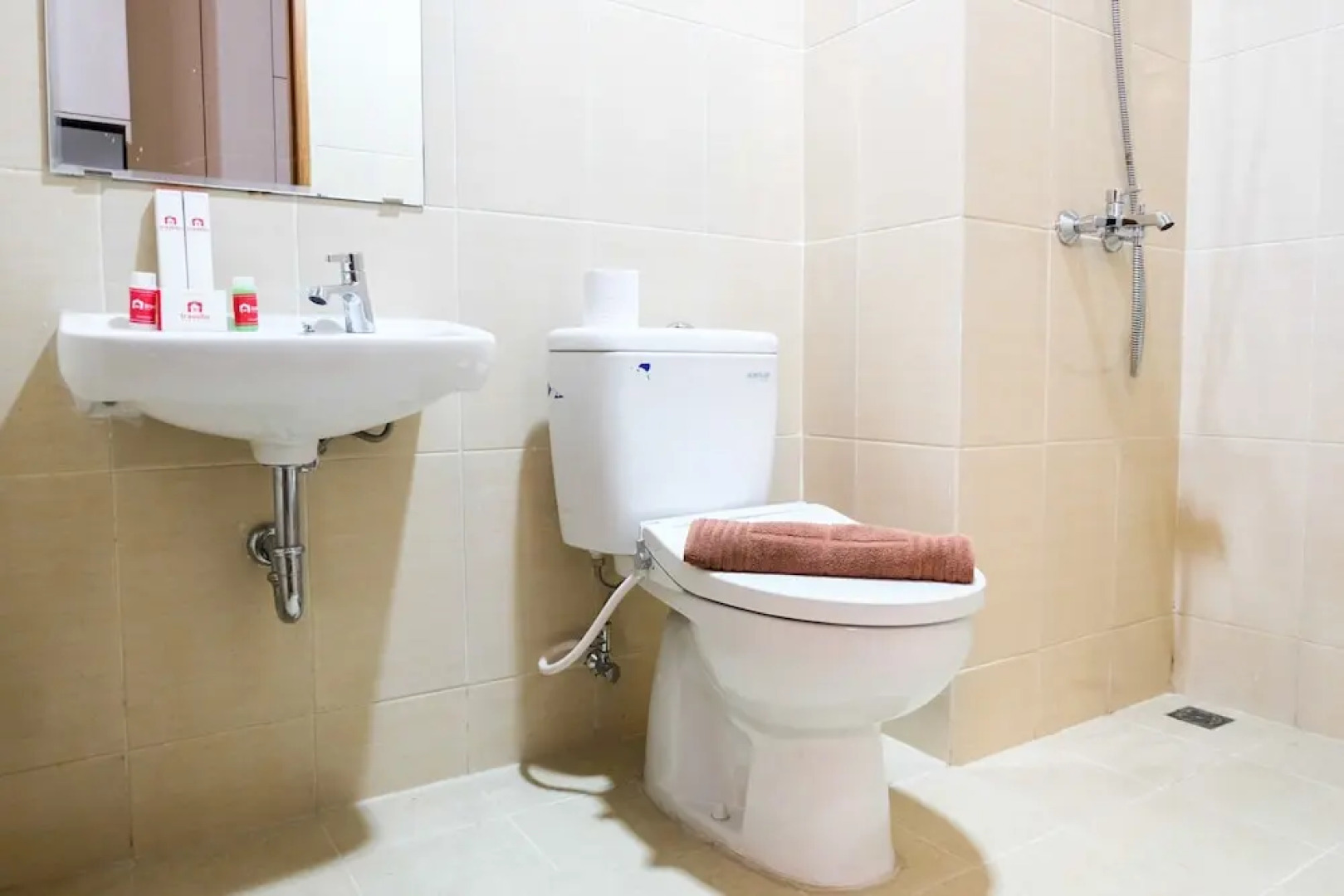 Warm and Homey Studio at The Oasis Cikarang Apartment By Travelio