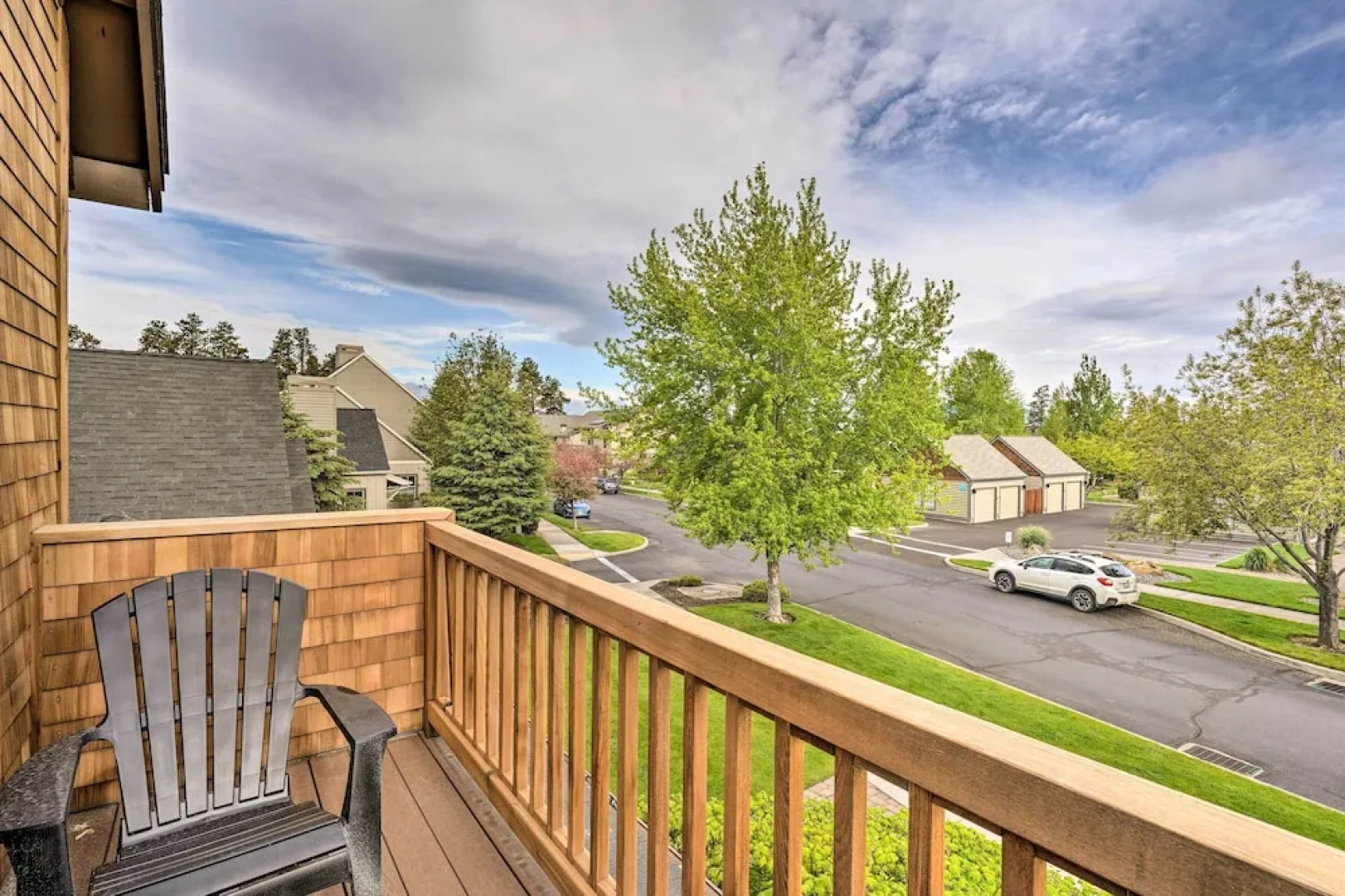 Sisters Getaway w/ Hot Tub ~ Half-mi to Dtwn!