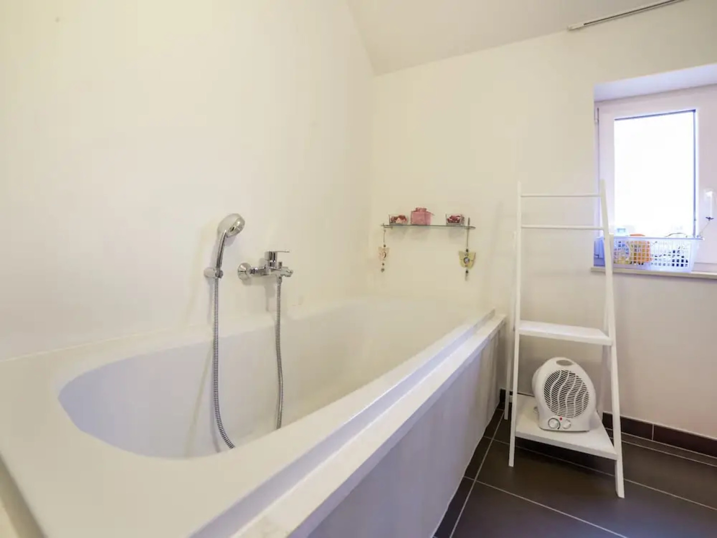 Charming Holiday Home in Seloignes with Garden