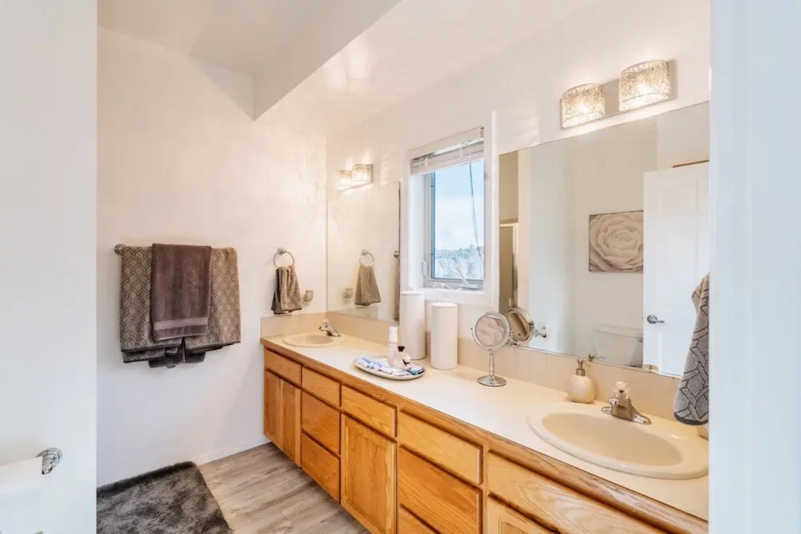 Tailwinds Farm, Secluded On The River, Amazing Views 4 Bedroom Home by Redawning