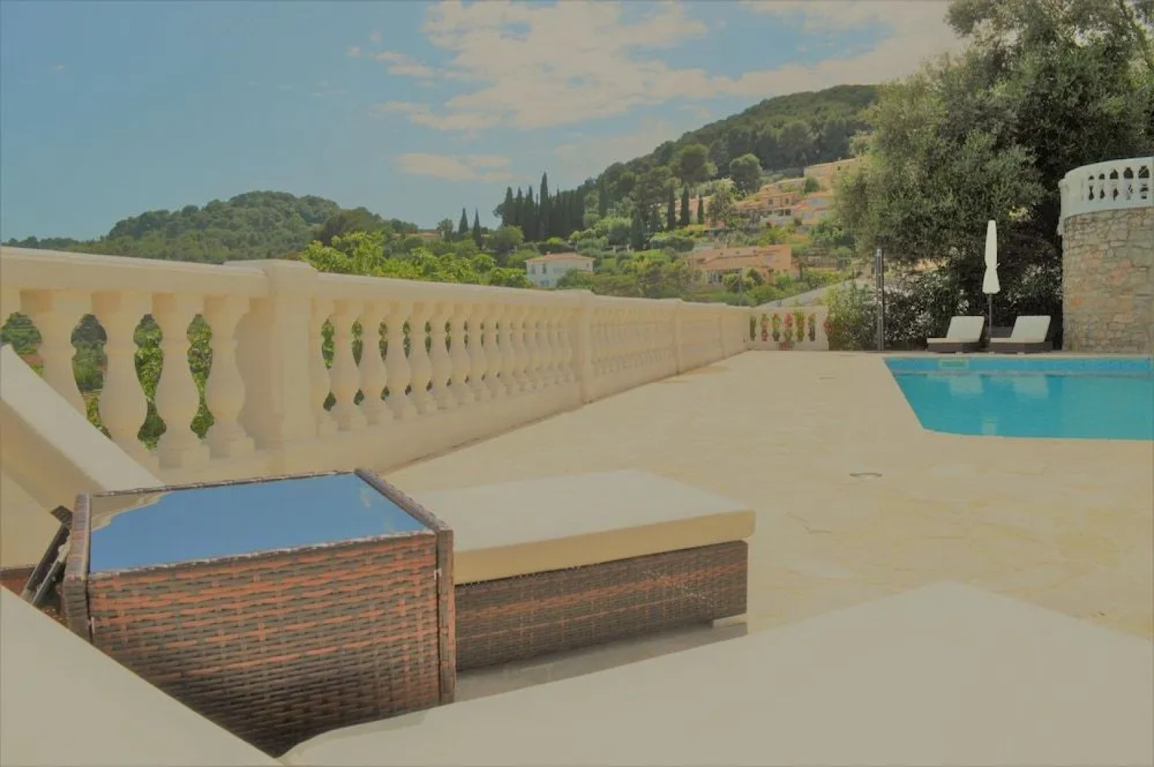 Villa La Terre Des Lauriers B&B