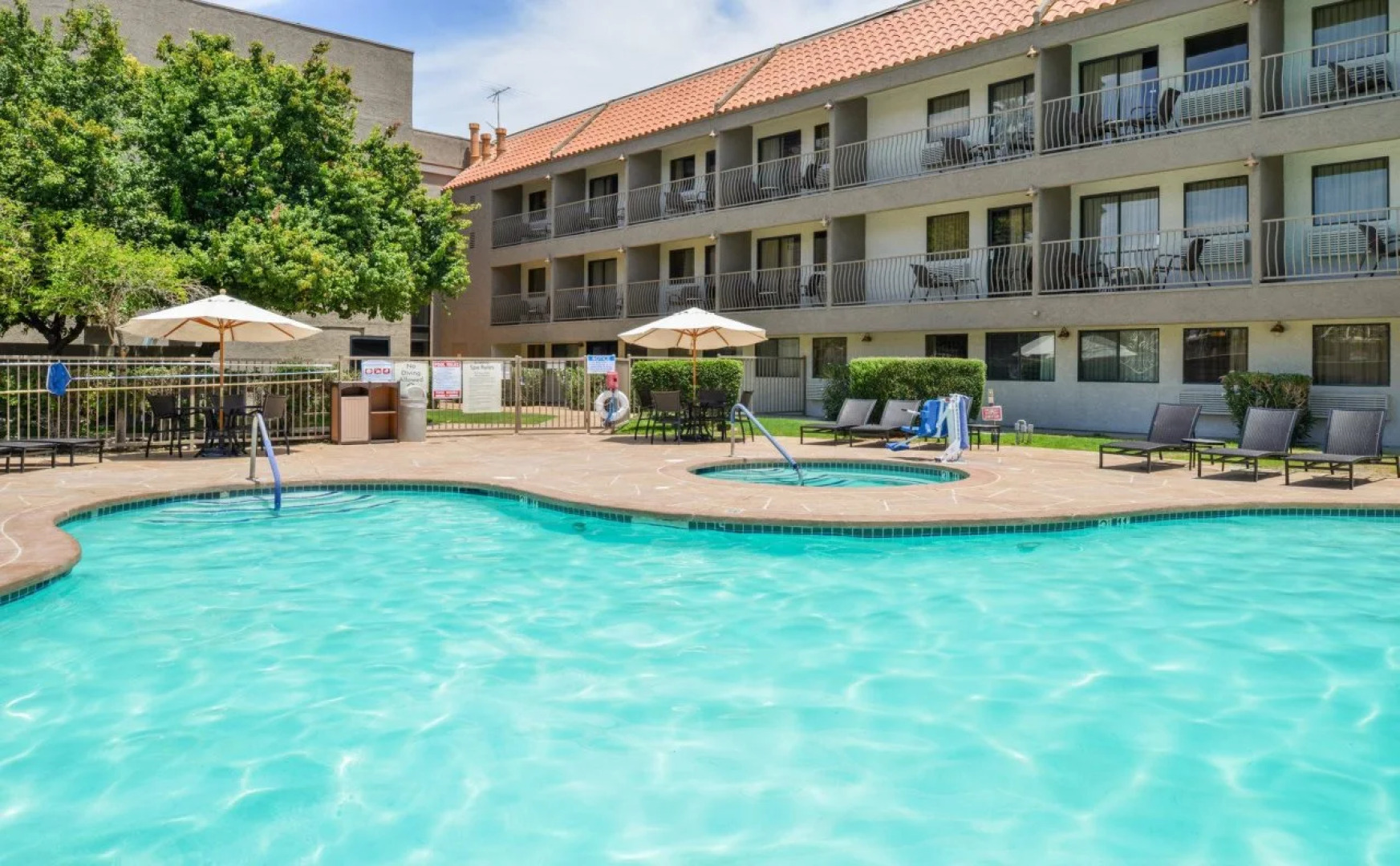 Holiday Inn Express Palm-Desert by IHG