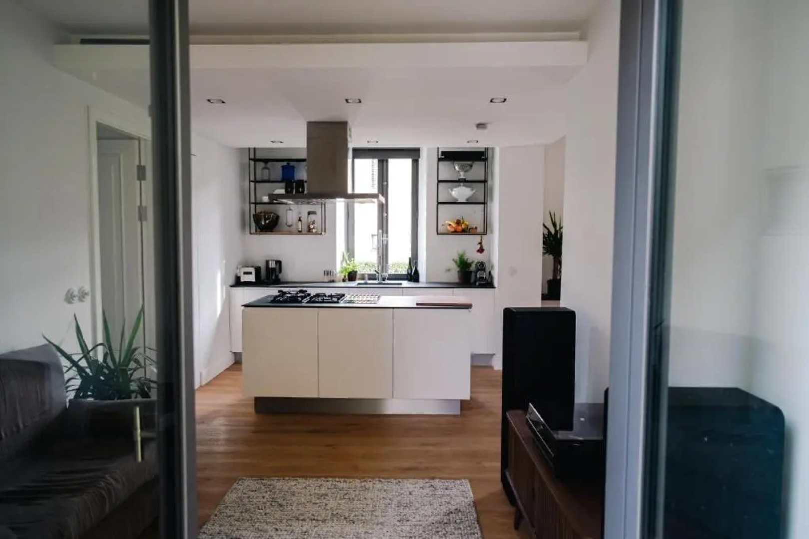 Luxury Apartment with a balcony lake Lago Maggiore