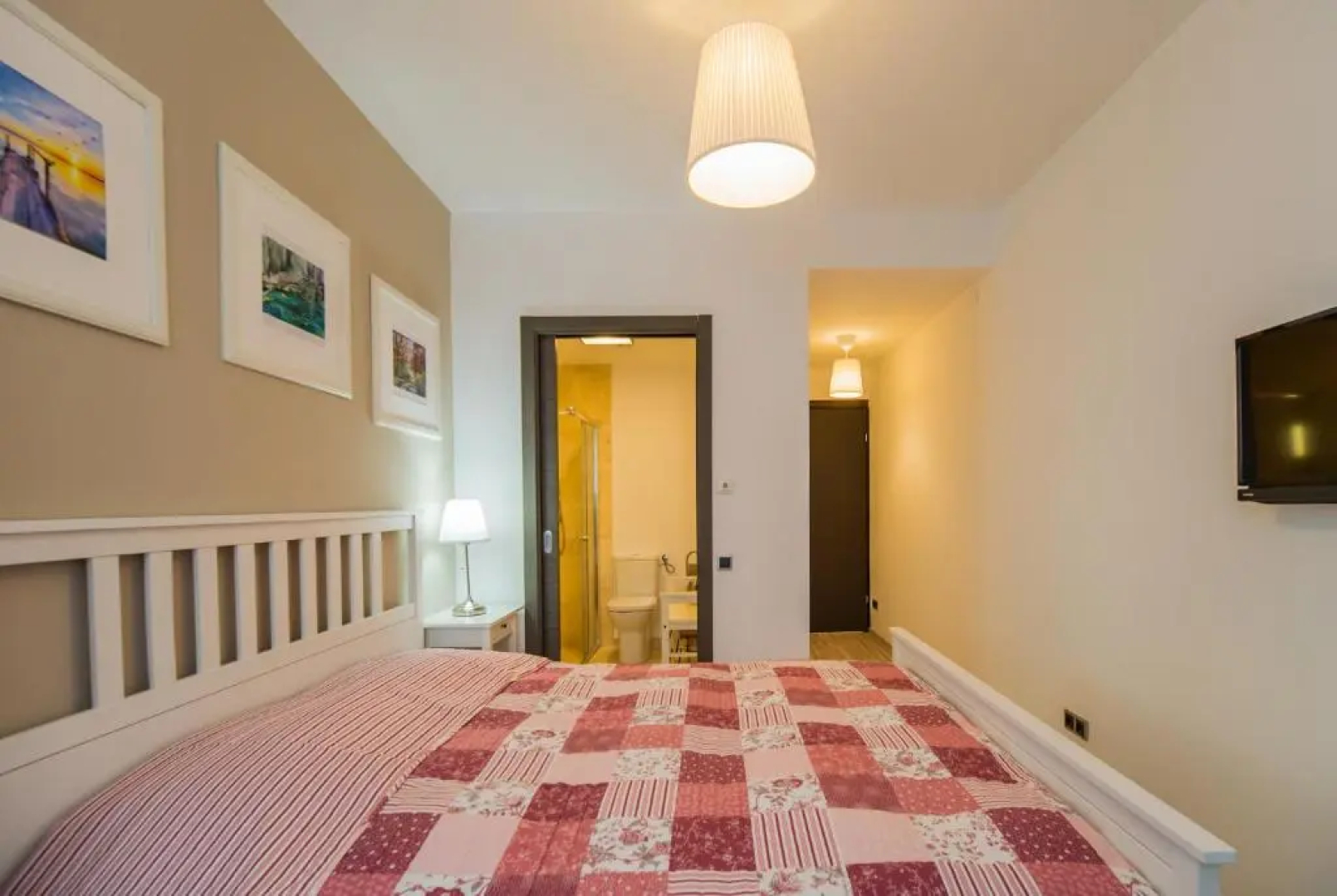 Charming 2-Bedroom, Silver Mountain, A Building