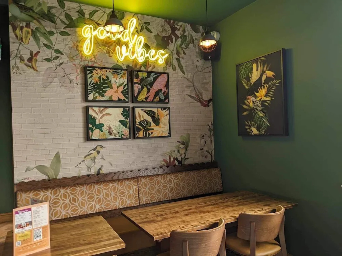 2 Bed Lodge Sleeps 6 - Holiday Park, Parking, Pets