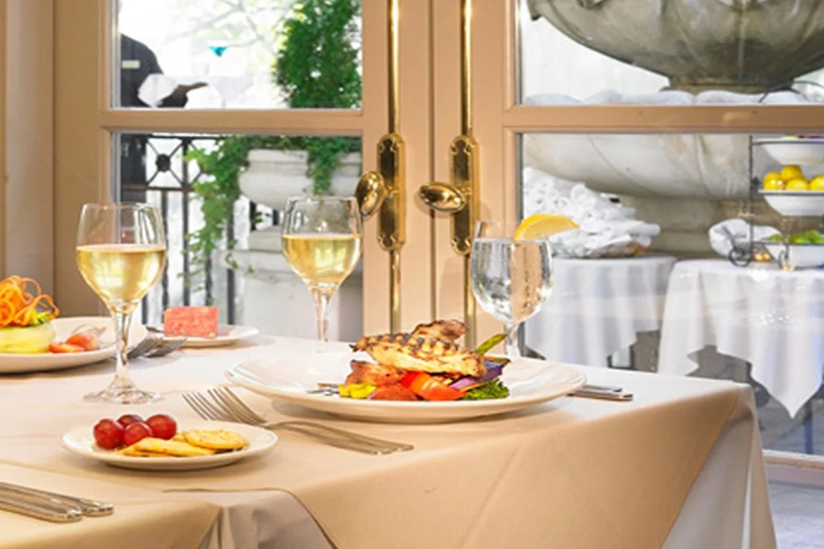 Grand Hotel & Suites