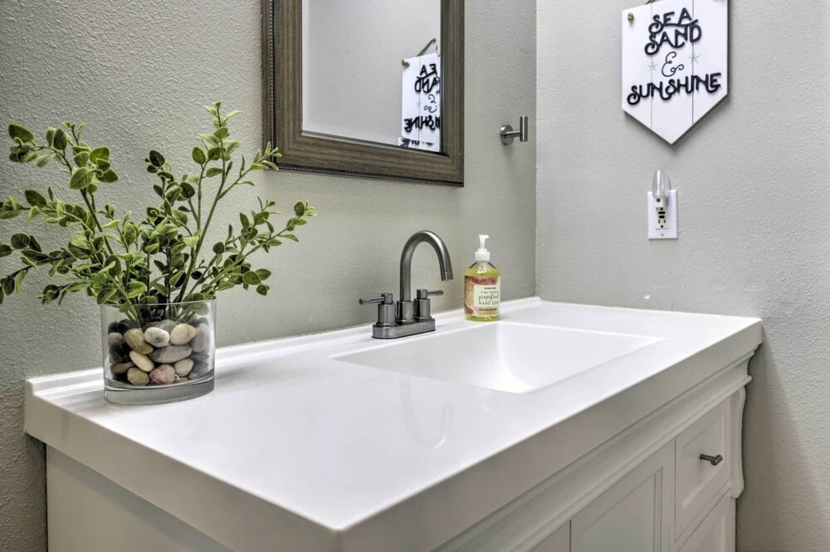 Remodeled Home w/ Spa & Deck: Walk to Dillon Beach