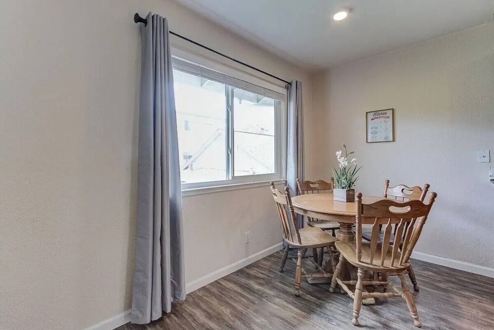 Comfy 2-bedroom, 5min to Concord Bart