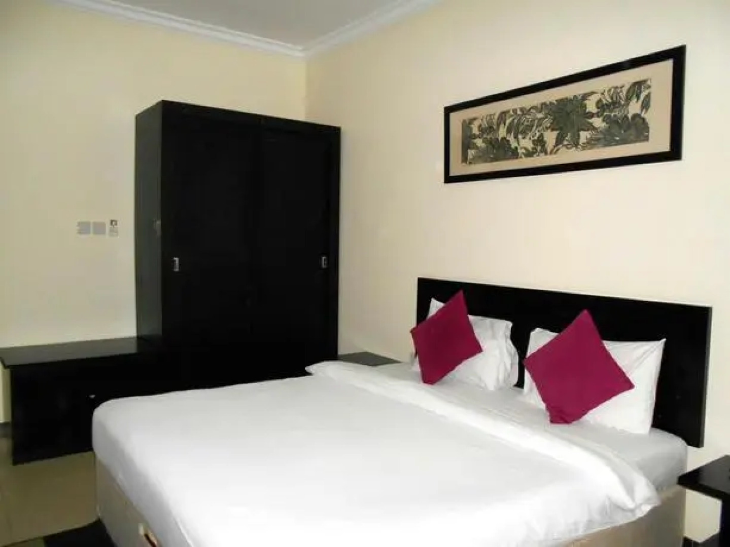 Butterfly Hotel Suites