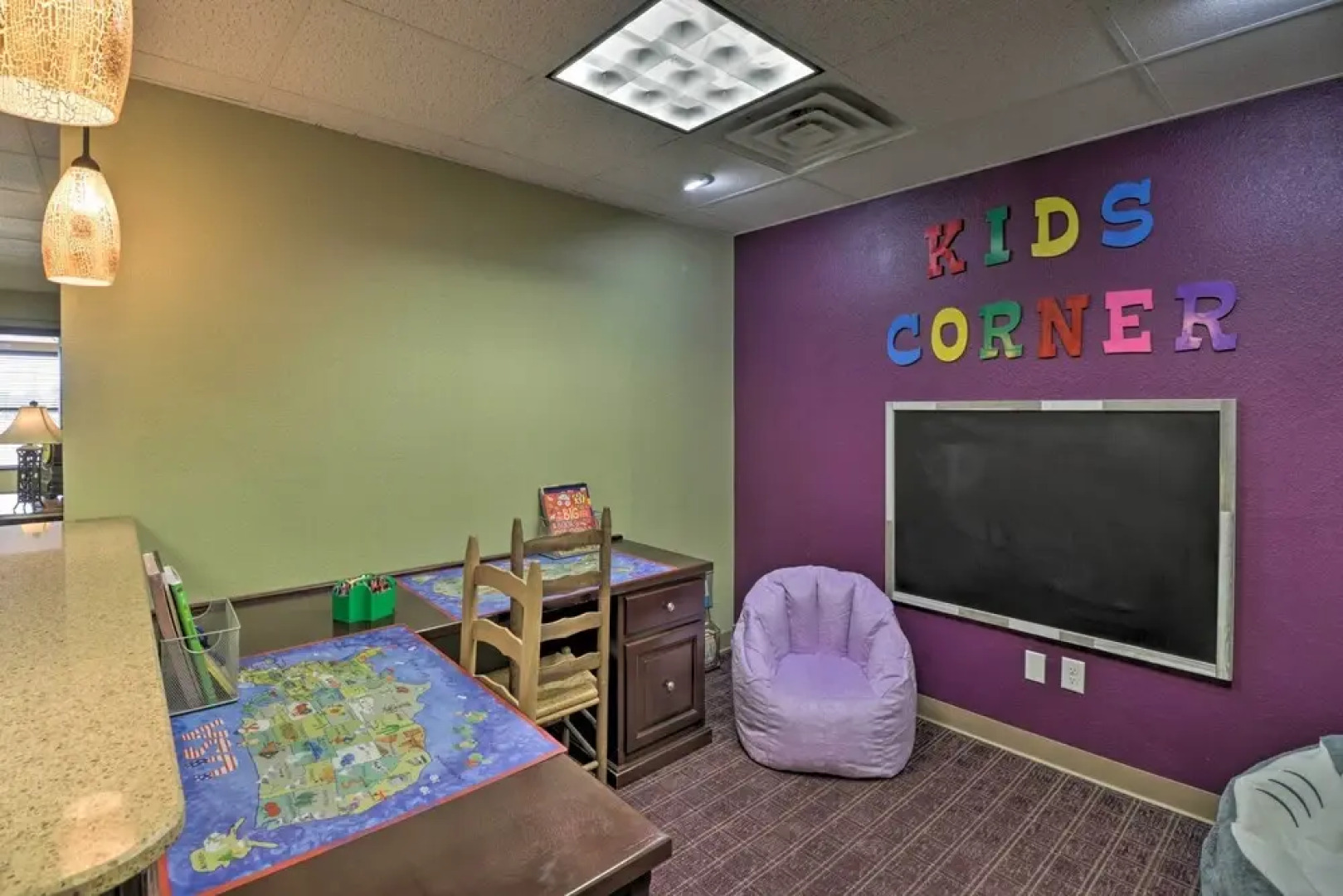 Roomy Multi-family Retreat in Dtwn Mountain Home!