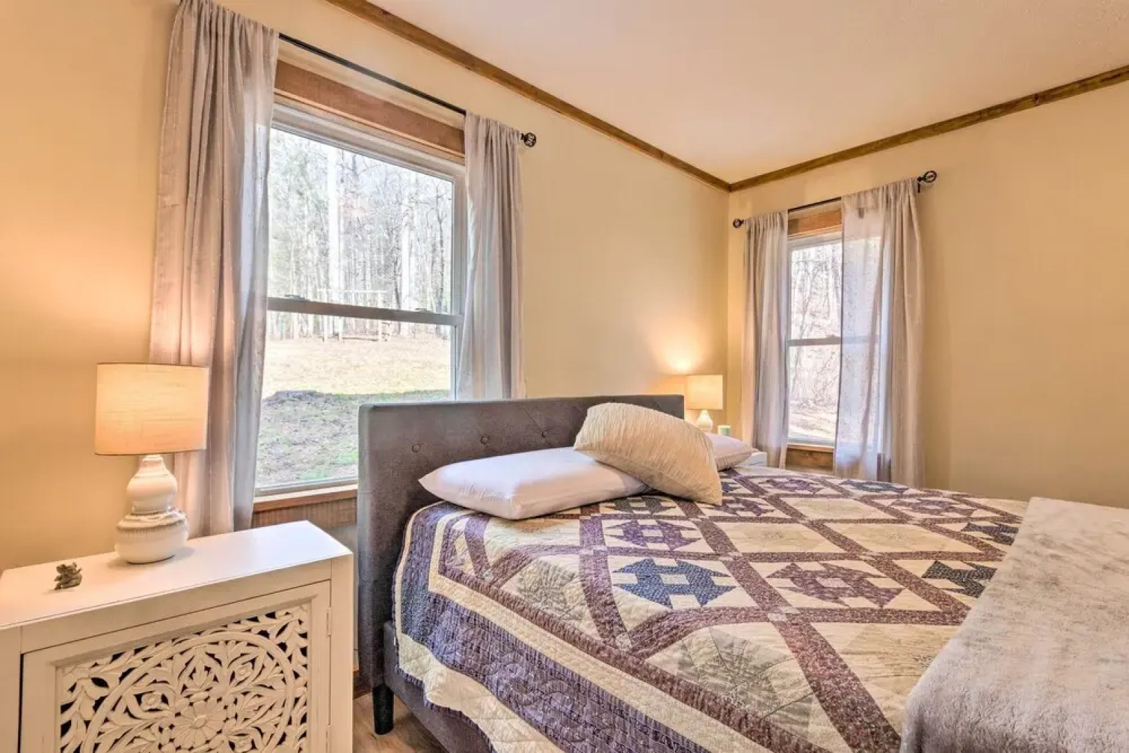 Hendersonville Cabin w/ Hot Tub, Views & Fire Pit!