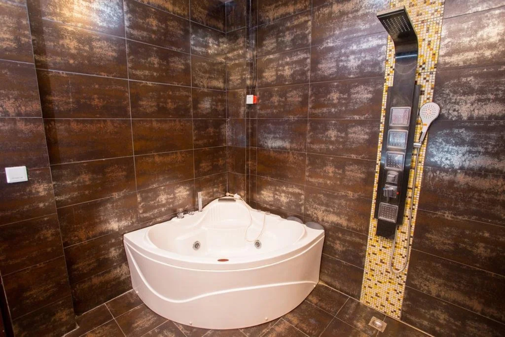 Tengchong Heshun Qishe Inn