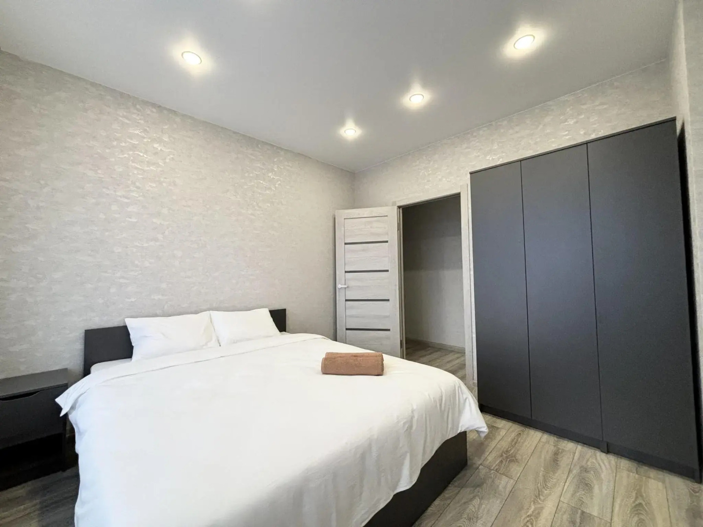 Moon72 (Мун72) на улице Сергея Джанбровского 17