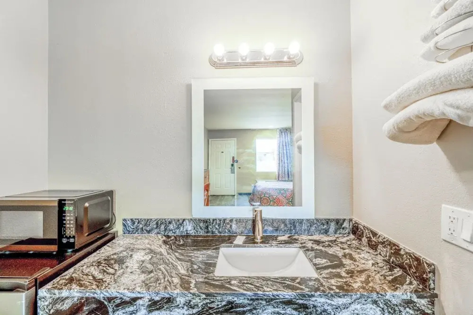 Regency Inn By OYO Rockdale TX