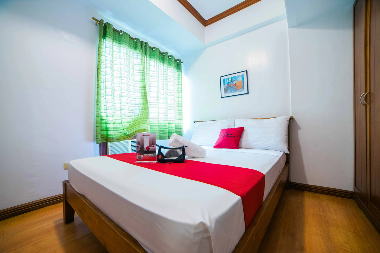 RedDoorz @ Moonwalk Paranaque