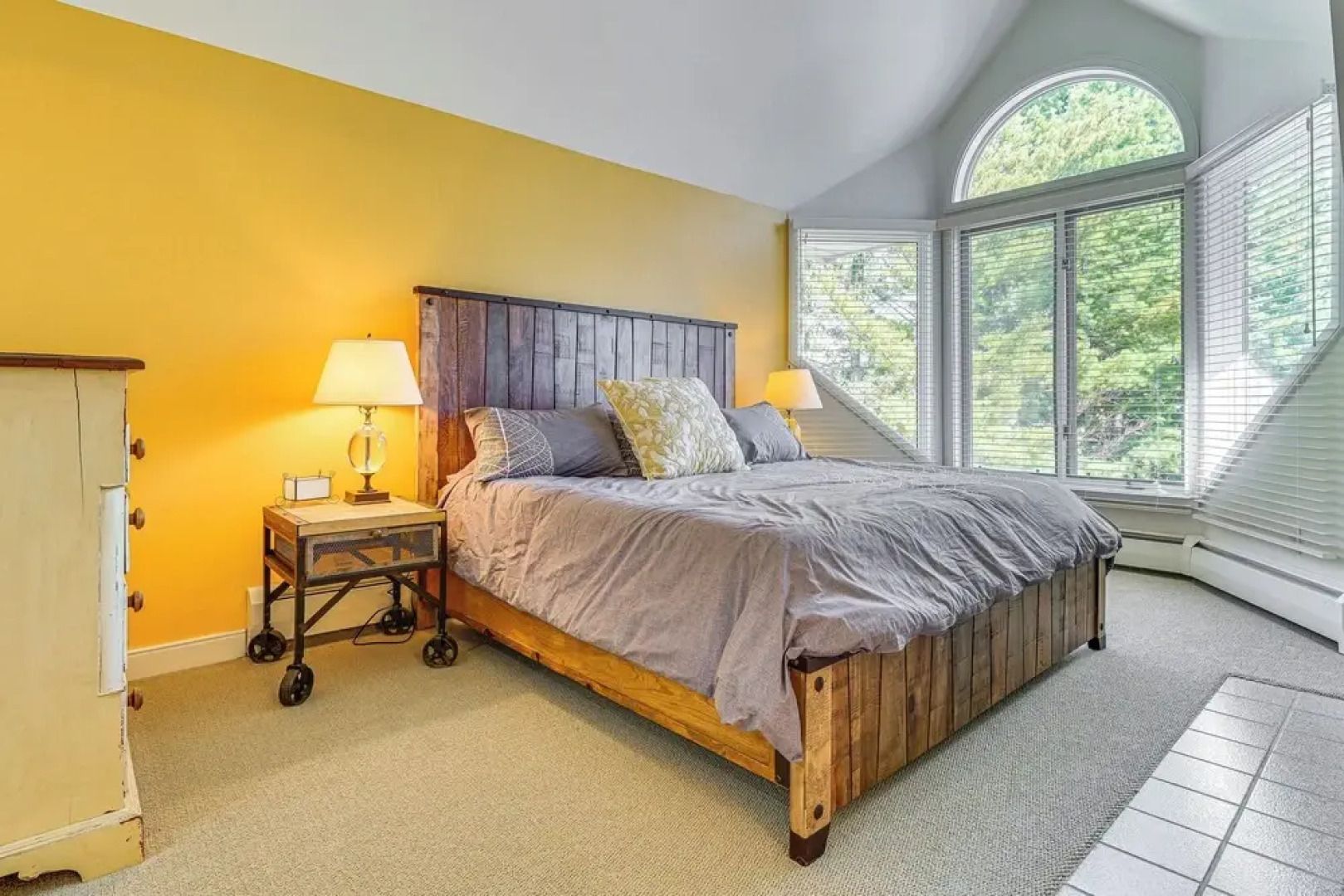 Walk to Ski Lift: Spacious Condo in West Dover!