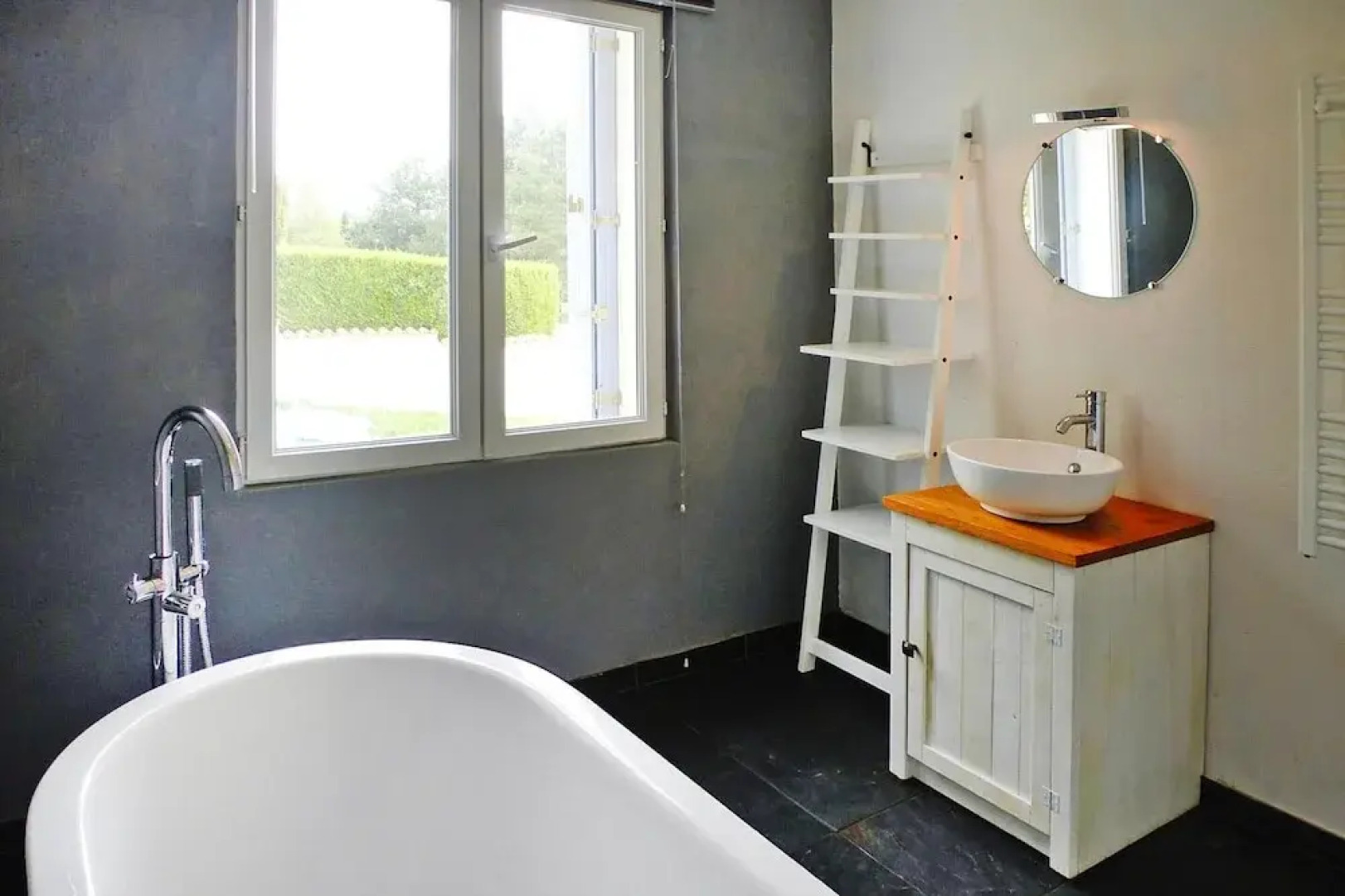 Holiday Home in Chenac With Stunning Terrace Views