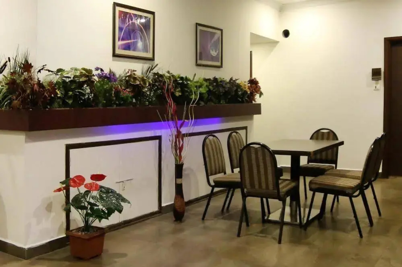 OYO Rooms Mahanadu Road Extension