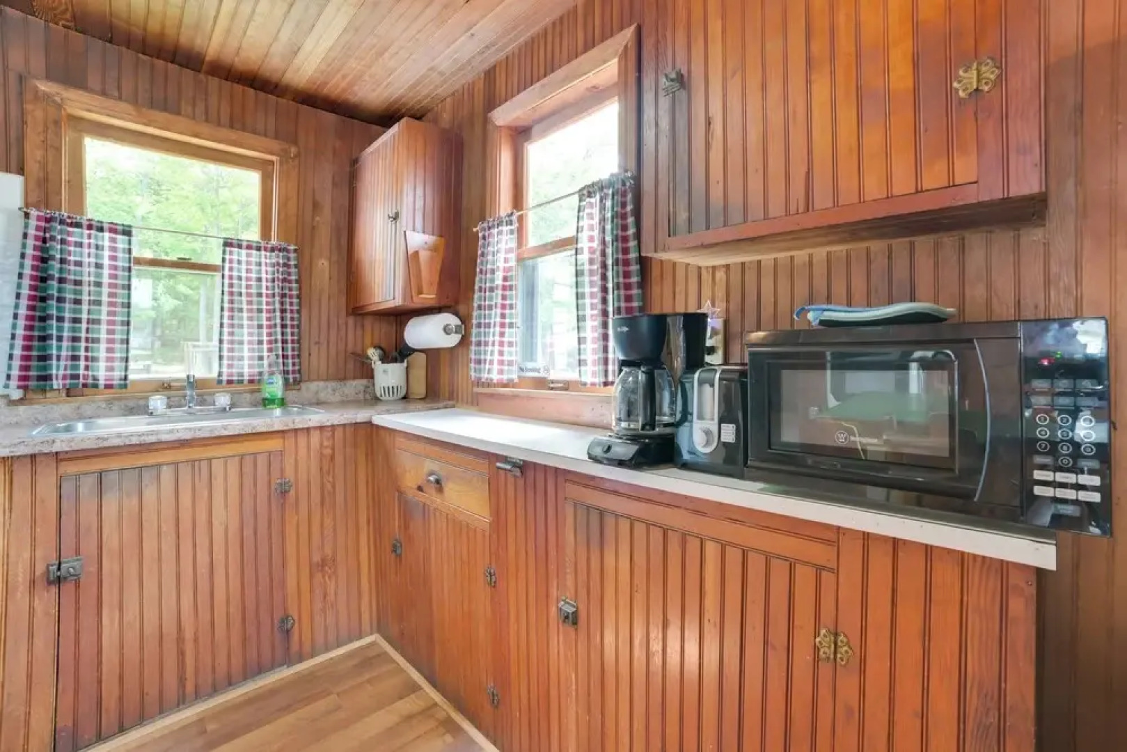 Beach & Dock Access: Upper Peninsula Cabin Retreat