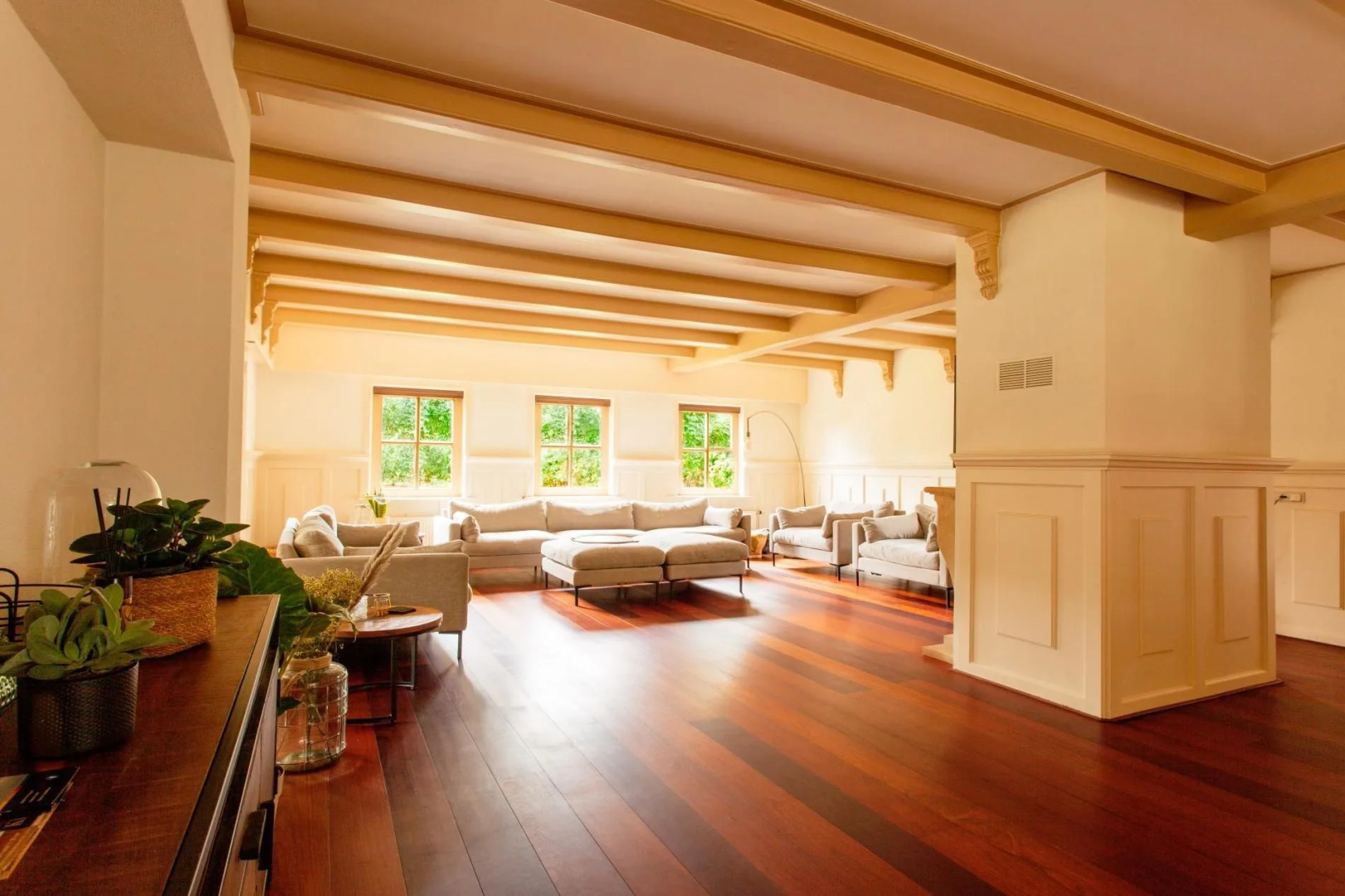 Beautiful American Style Villa With Heated Pool and Jacuzzi