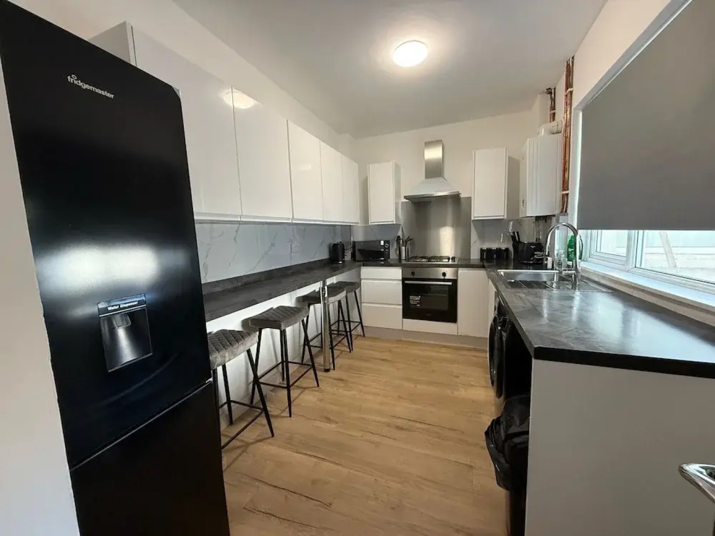 Large and Peaceful 4-bedroom House in Bridgend