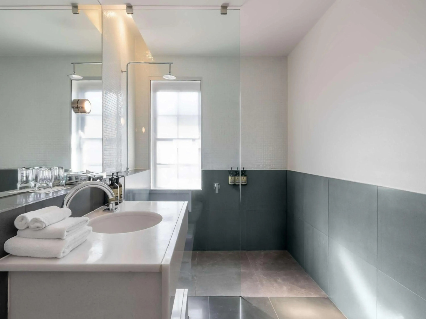 Peppers Gallery Hotel Canberra