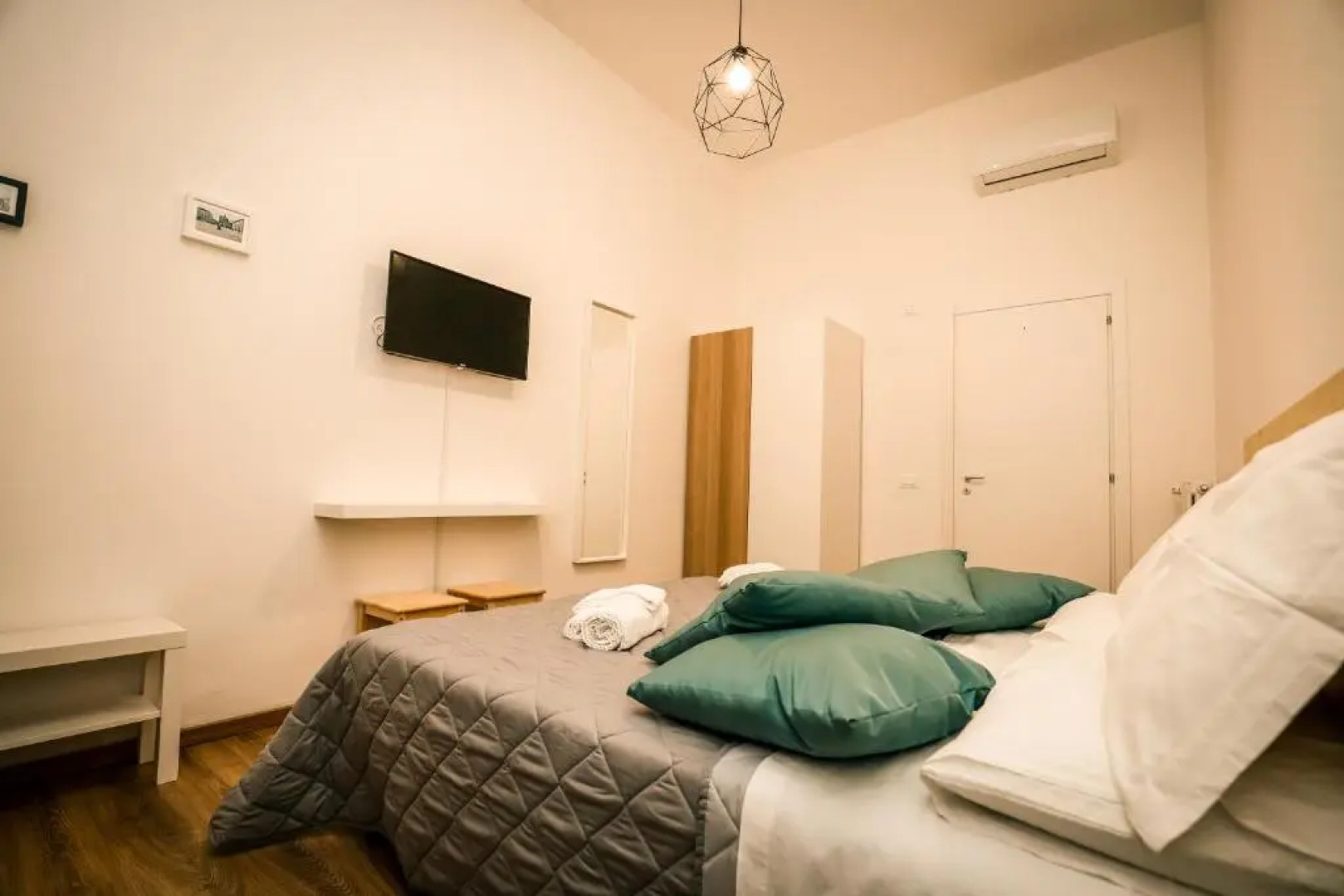 Hostly - Nicole Apartment Pontedera - 2BR in Full Center